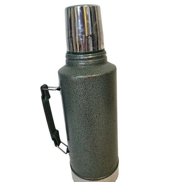 Vintage Stanley thermos, green half gallon. - Picture 2 of 8